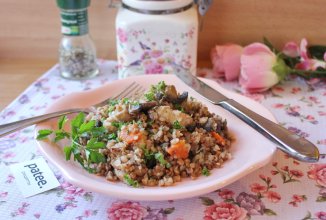 Свиная грудинка с гречкой и грибами