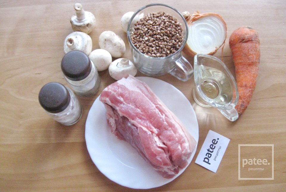 Свиная грудинка с гречкой и грибами - Шаг 1