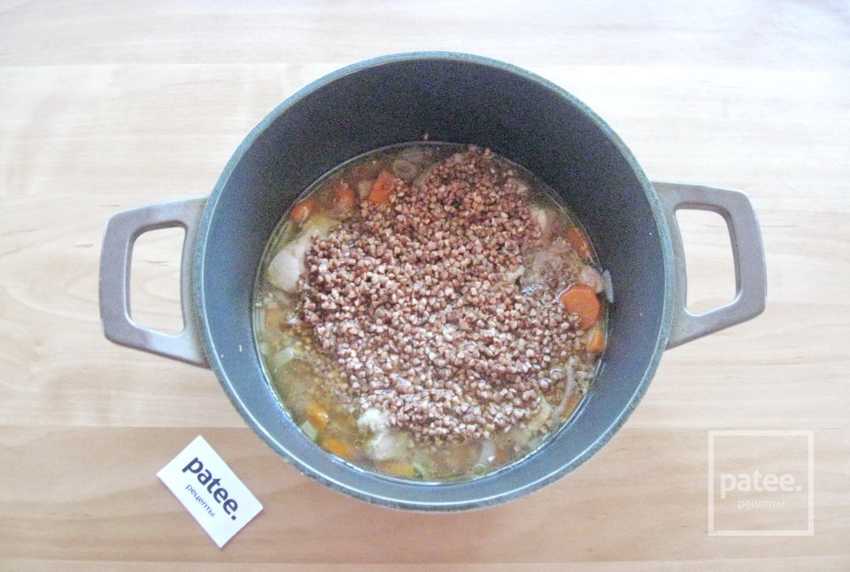 Свиная грудинка с гречкой и грибами - Шаг 7