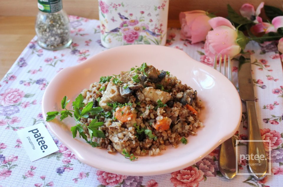 Свиная грудинка с гречкой и грибами - Шаг 10