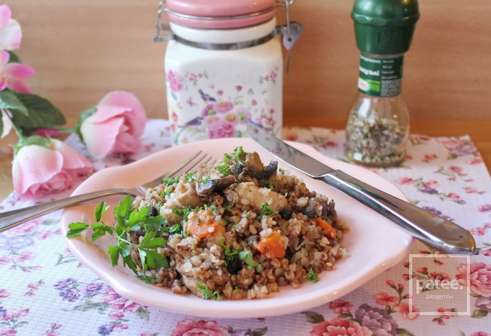 Свиная грудинка с гречкой и грибами - Шаг 11