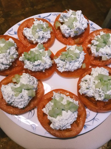 Помидоры с творогом и чесночком - Шаг 1