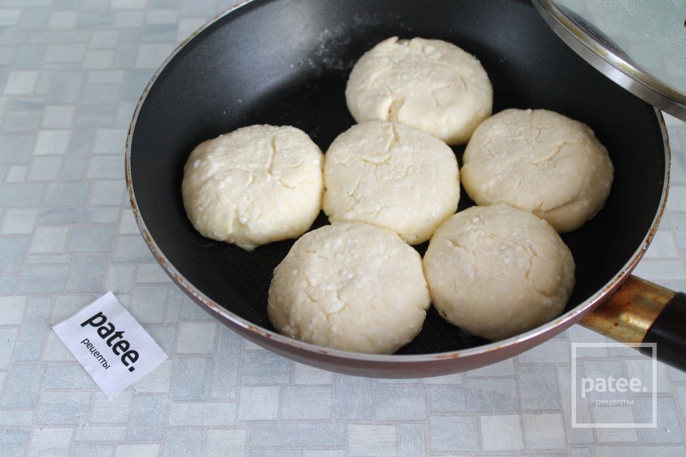 Сырники из творога с манной крупой - Шаг 10