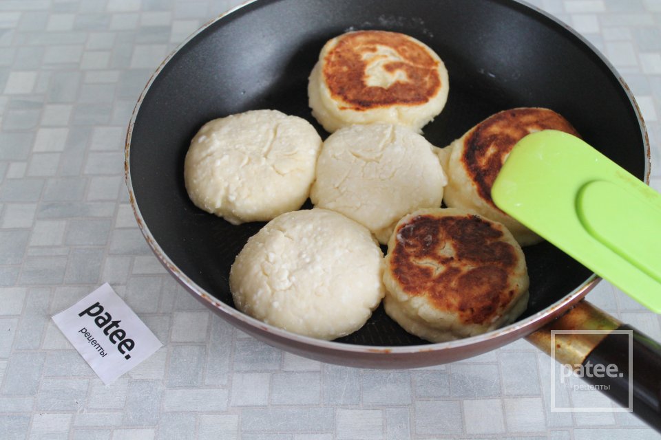 Сырники из творога с манной крупой - Шаг 11