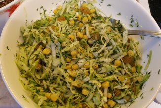 Салат из молодой капусты