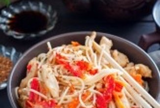 РИСОВАЯ ЛАПША С КУРИЦЕЙ И ОВОЩАМИ