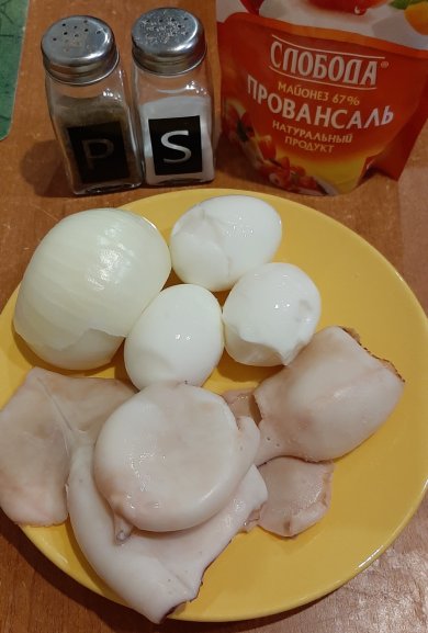 Салат с кальмарами и яйцами - Шаг 1