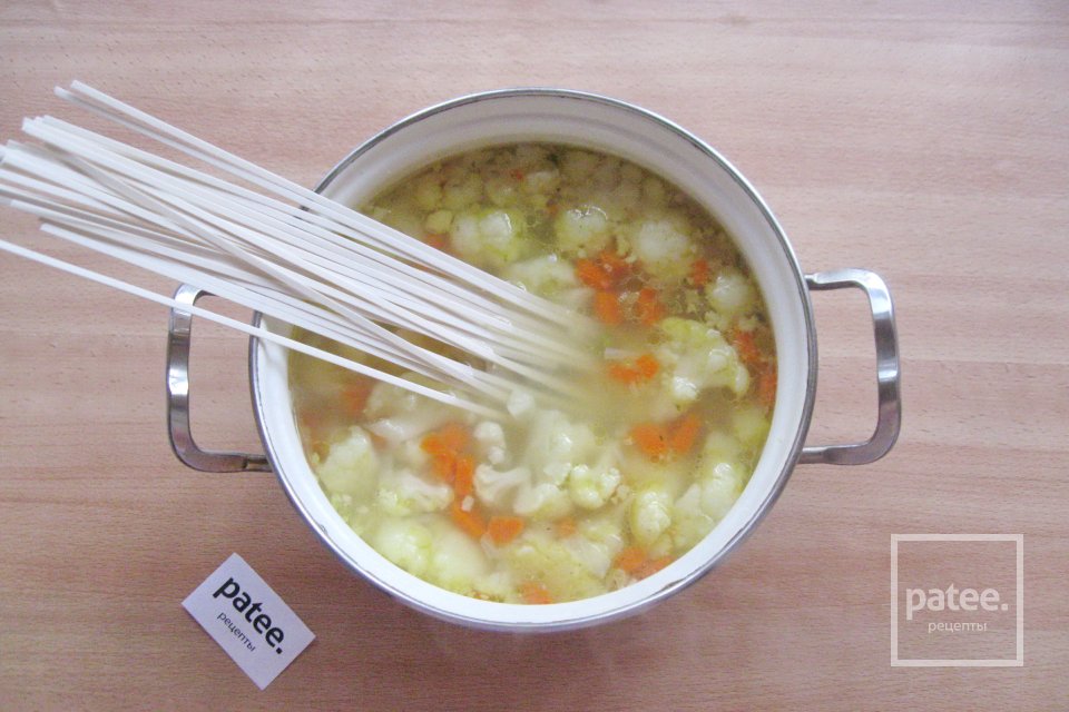 Овощной суп с цветной капустой и лапшой - Шаг 9