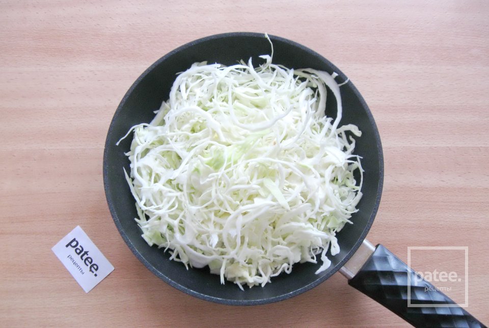 Пирожки с капустой и яйцом в духовке - Шаг 8