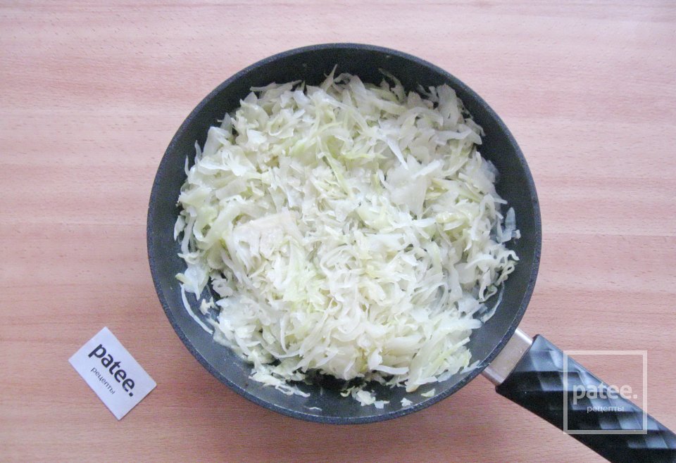 Пирожки с капустой и яйцом в духовке - Шаг 9