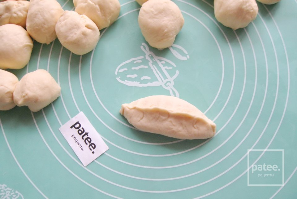 Пирожки с капустой и яйцом в духовке - Шаг 14