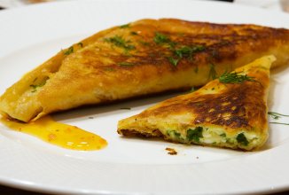 Хрустящие творожные треугольники из лаваша с пармезаном