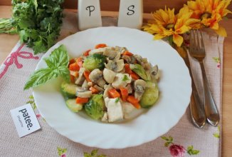 Куриное филе с грибами и брюссельской капустой