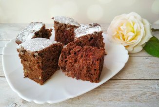 Брауни с вишней к чаю в Пост! Даже миксер не нужен, все смешал и готово!