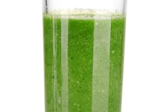 Смузи Брокколи + цветная капуста + грейпфрут + семена льна + миндаль + финики.