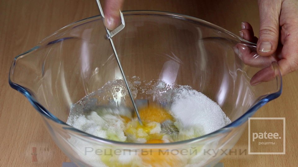 ТВОРОЖНЫЙ ПИРОГ СО СЛИВАМИ - Шаг 3