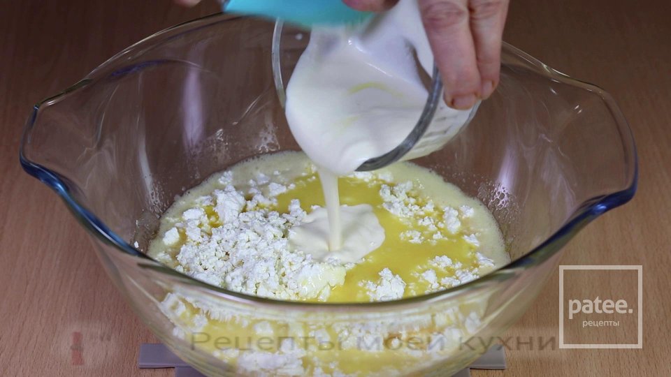 ТВОРОЖНЫЙ ПИРОГ СО СЛИВАМИ - Шаг 4