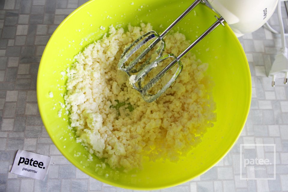 Творожный кекс с цукатами и орехами - Шаг 5