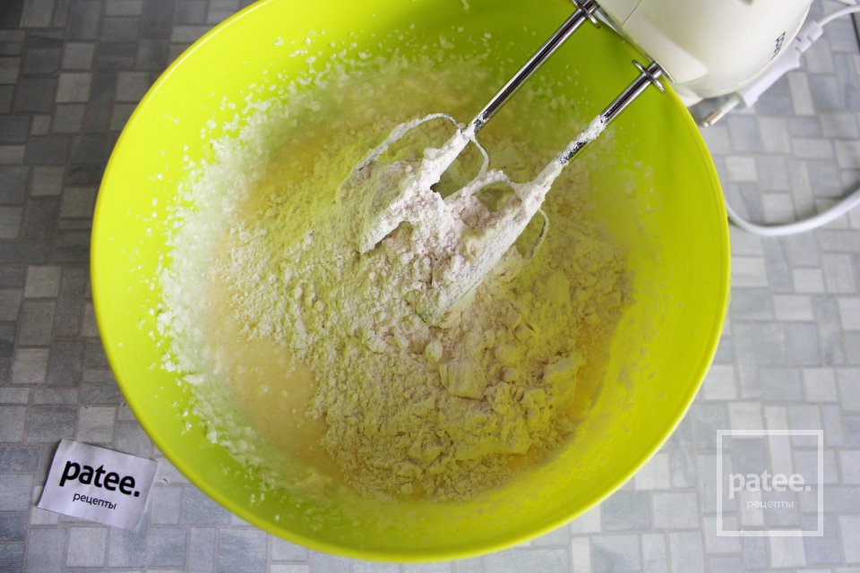 Творожный кекс с цукатами и орехами - Шаг 8