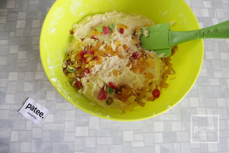 Творожный кекс с цукатами и орехами - Шаг 12