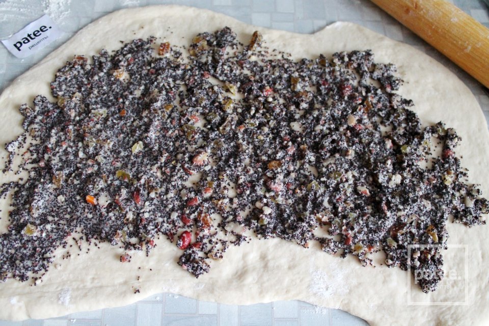 Дрожжевой рулет с маком и цукатами - Шаг 17