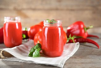 Смузи Морковь + помидоры + болгарский перец + чеснок + сельдерей + кресс-салат + шпинат.