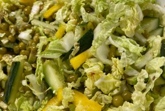 Овощной салат с горошком