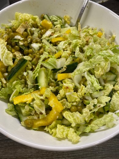 Овощной салат с горошком - Шаг 1