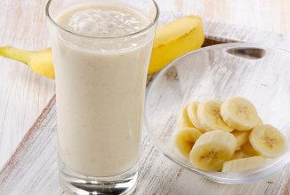 Смузи Банан + яблоко + отруби + кинза.