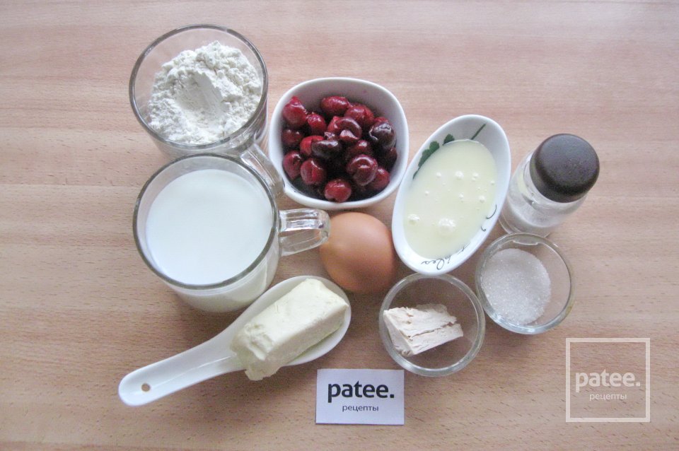 Пирожки с вишней на сгущенном молоке - Шаг 1