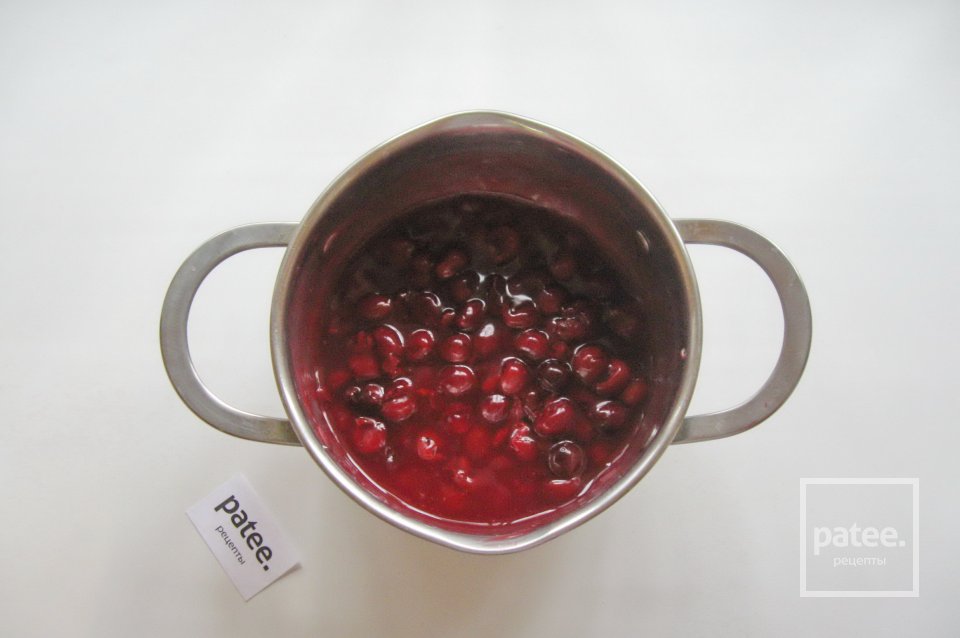 Пирожки с вишней на сгущенном молоке - Шаг 10