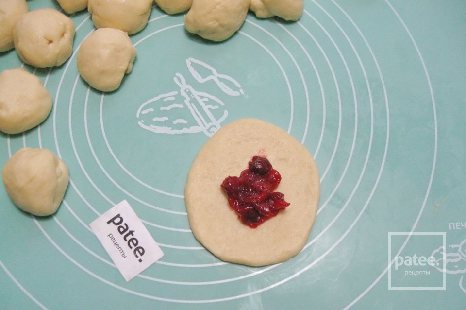 Пирожки с вишней на сгущенном молоке - Шаг 12