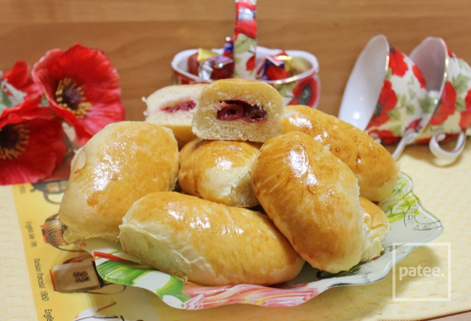 Пирожки с вишней на сгущенном молоке - Шаг 17