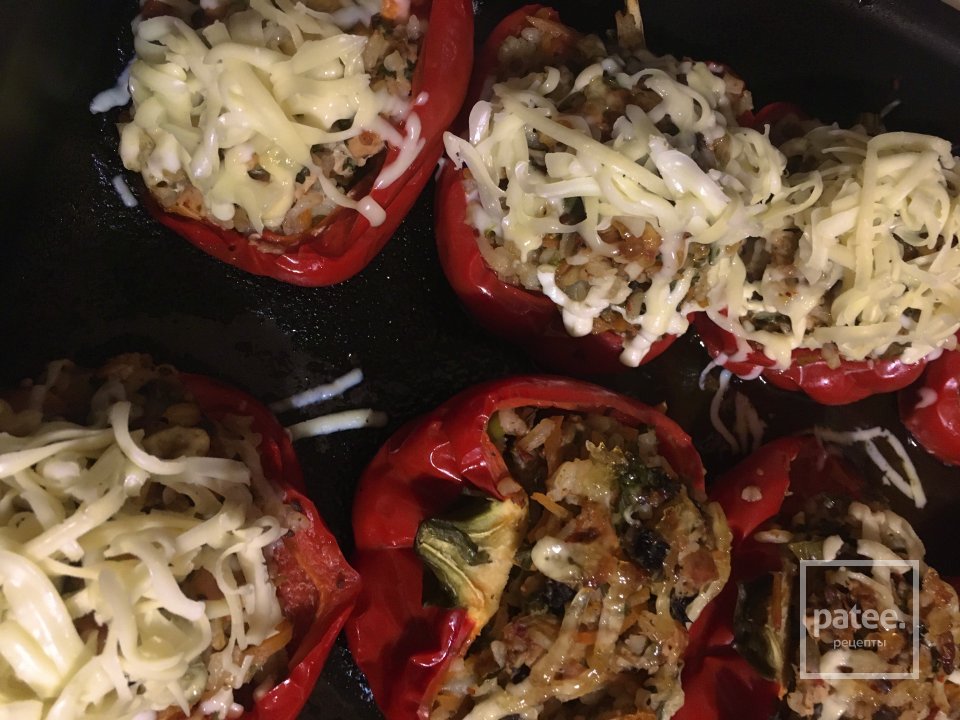 Фаршированный 🫑 мясом куриной грудки и шампиньонами. - Шаг 9