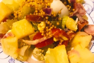 Картофельный салат с охотничьими колбасками