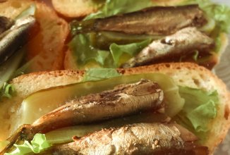 Бутерброды со шпротами