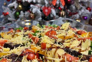 Салат с баклажанами и томатами.