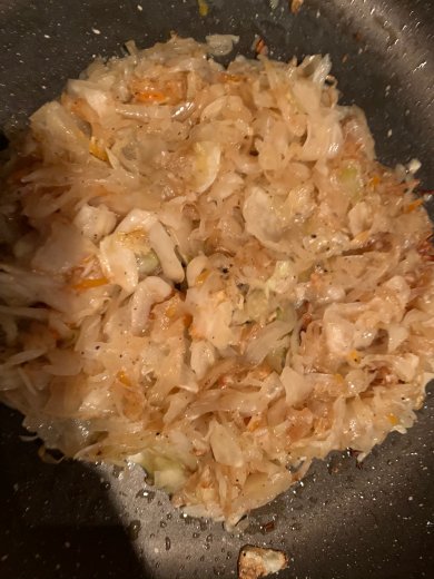 Жаренная картошка с мясом и квашеной капустой - Шаг 1