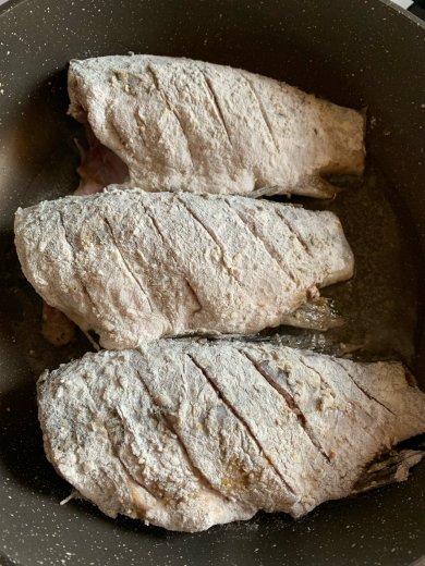 Жаренные караси без косточек - Шаг 3