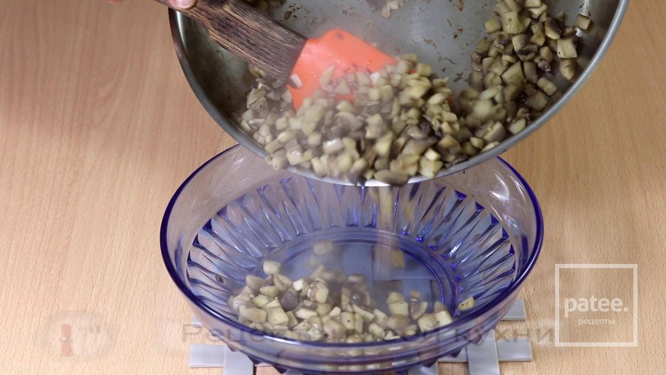 Морковный рулет с грибной начинкой - Шаг 3