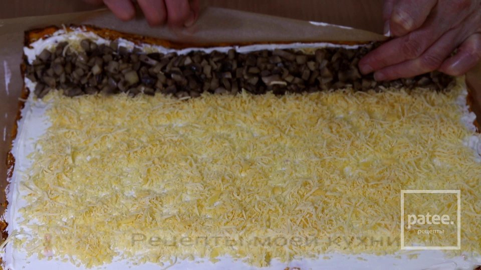 Морковный рулет с грибной начинкой - Шаг 8