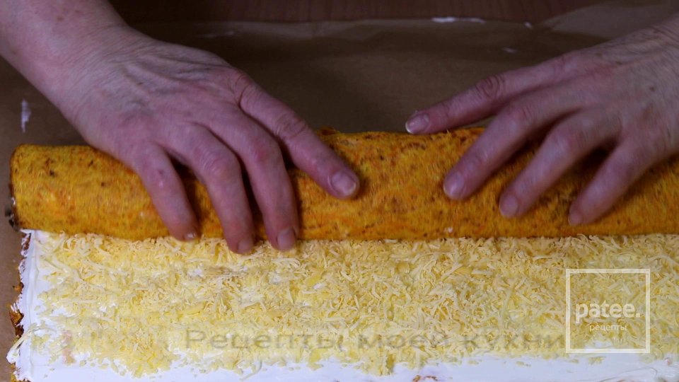 Морковный рулет с грибной начинкой - Шаг 9