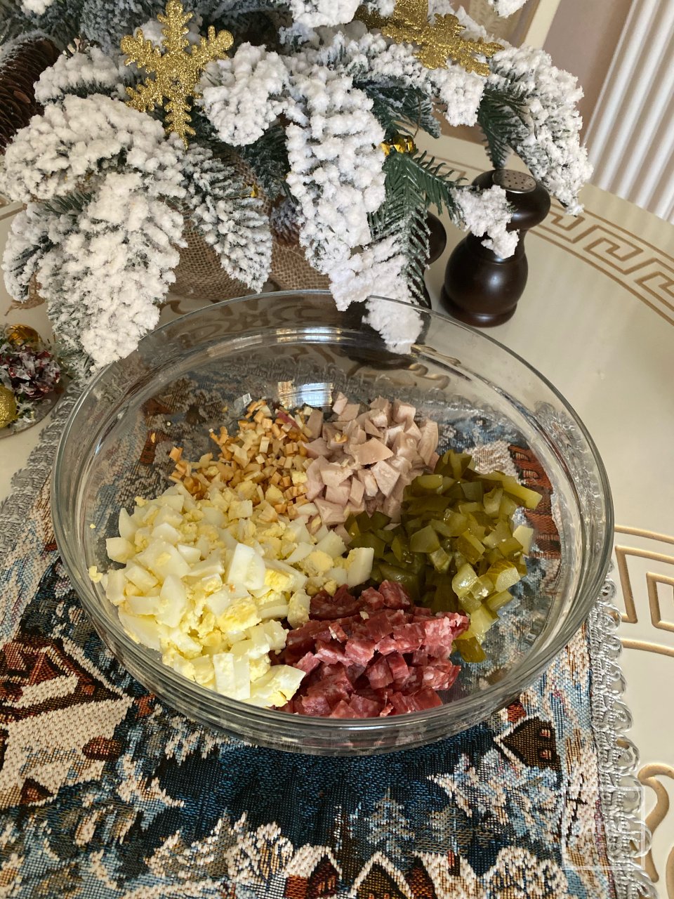 Новогодний новый зимний салат и его оформление - Шаг 1