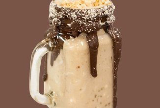 Сникерс смузи.