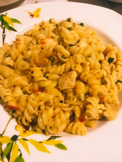 Паста с курицей и чесноком - Шаг 1