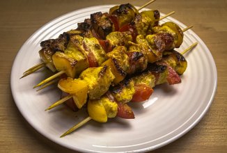 Куриные шашлычки с помидорами и перцем