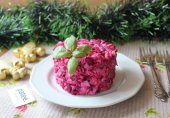 Крабовый салат со свеклой