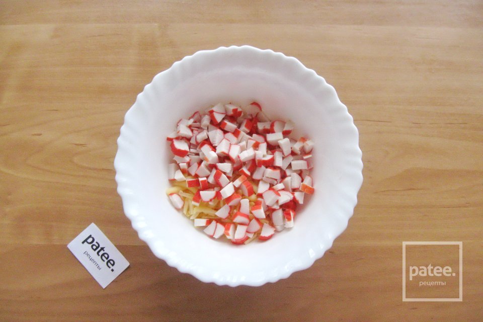 Крабовый салат со свеклой - Шаг 3