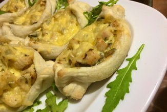 Лодочки из слоёного теста.