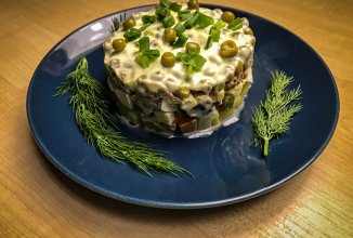 Оливье с консервированным тунцом и домашним майонезом